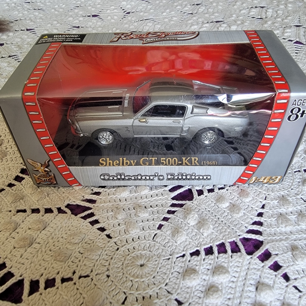 Road Signature collectors Ford Mustang Shelby GT500 KR die cast model C car 1/43